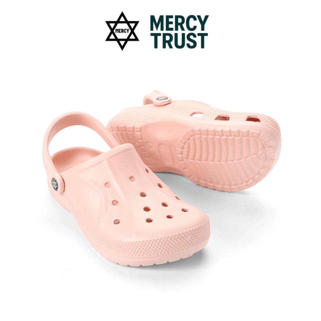 Giày clog có nhiều màu sắc đa dạng